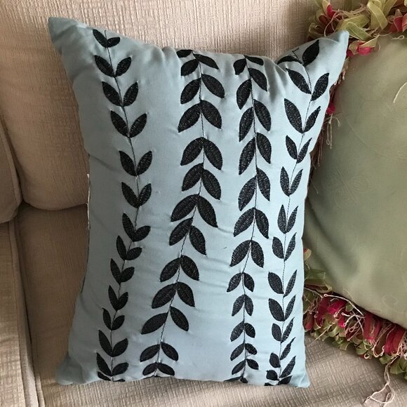 Set of 2 Accent Pillows - Picture 2 of 6